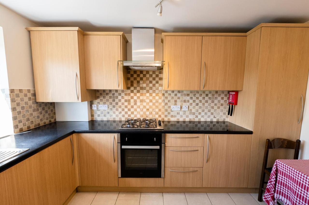 Immaculate 2-Bed Apartment In Isleworth By River Exterior photo